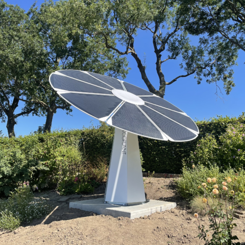 Ecoplant Sun Tracing solar System op een helling in de achtertuin